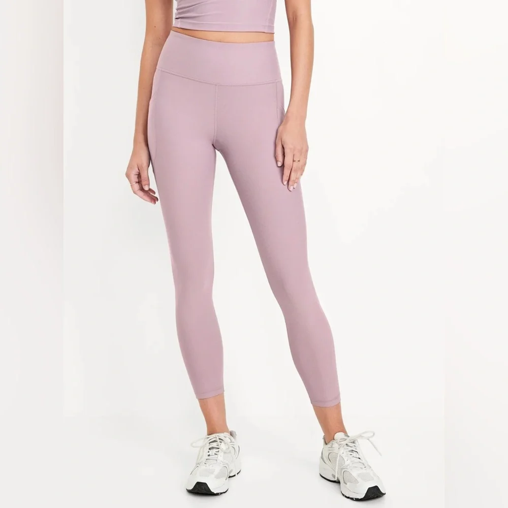 Old Navy Set PowerSoft Long-Sleeve Crop Support Top & High Waisted 7/8 Leggings - Picture 2 of 14